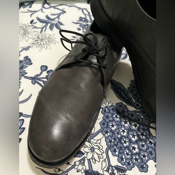 Unity in Diversity Lace Up Oxford 40 - Picture 6 of 7